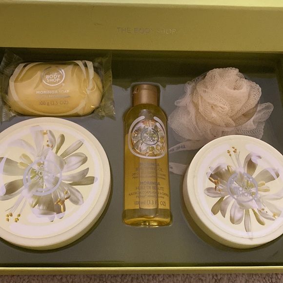 The body shop Gift Set for HER - Picture 4 of 4